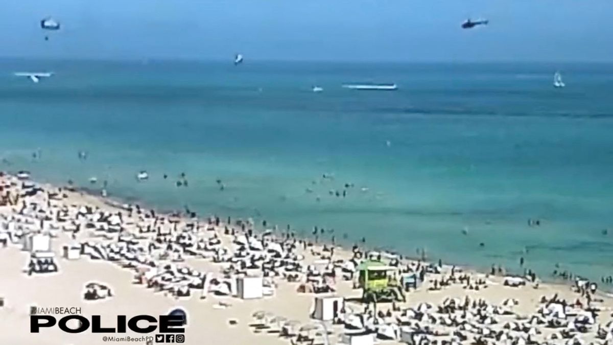 V Miami Beach se u pláže zřítil do moře vrtulník, v nemocnici jsou dva lidé